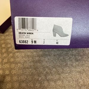 Indigo by Clark’s brown distressed booties